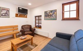 Apartment Zynga - Stud Farm